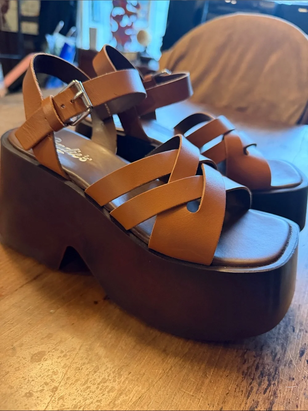 Candie’s Elisabeth Leather platform Sandal size 8